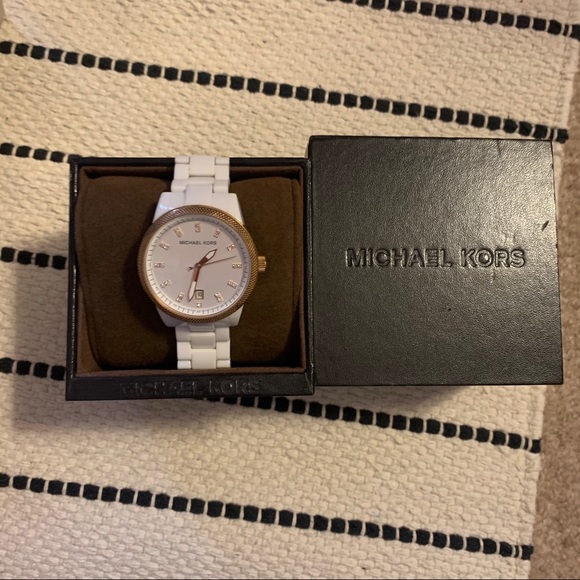 Michael Kors Women's Classic Watch Quartz - Picture 3 of 7